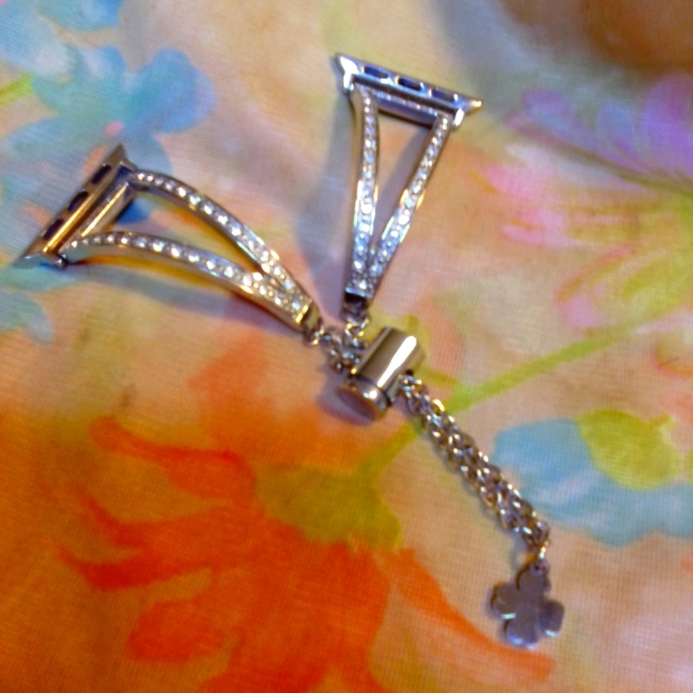 Diamond glamor cuff w/clasp for an Apple watch,for 1-9 & SE phones